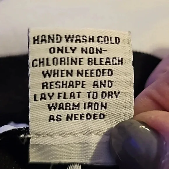 Maraschino V-neck Black and white Diagonal Striped Sweater. NWOT - Picture 6 of 6